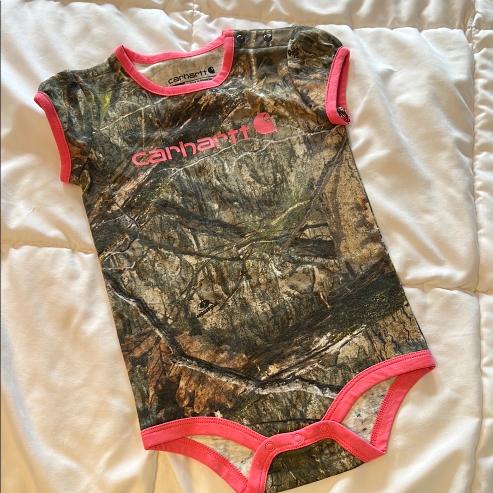 18m camo carhartt onsie NWOT